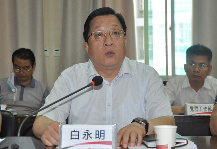 围绕六月份工作,白永明要求,一是以问题导向为着力点,全面剖析我们在